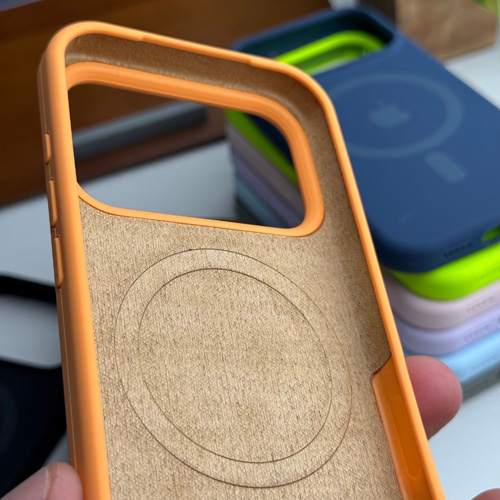 iPhone 17 Pro Back Cover / Magsafe Silicone Case