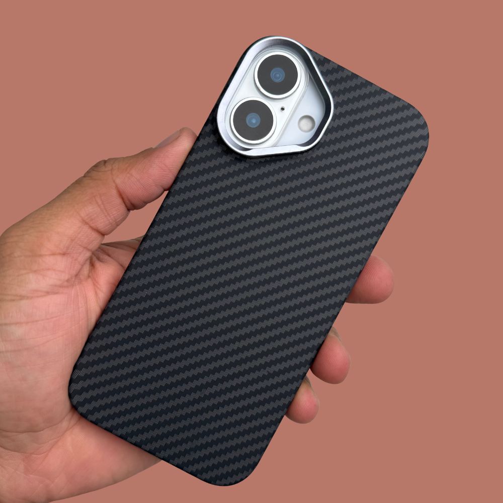 iPhone 17 Back Cover / Premium Carbon Fiber Texture Magsafe Case