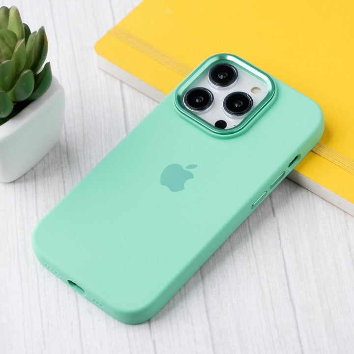 iPhone 14 Pro Back Cover / Silicone Luxury Protective Case